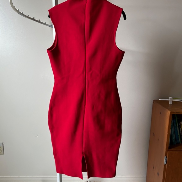 Red hot dress! - Picture 5 of 9